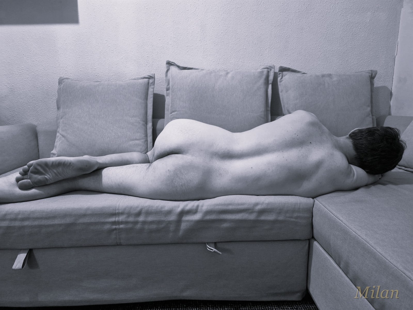 Milan reclining